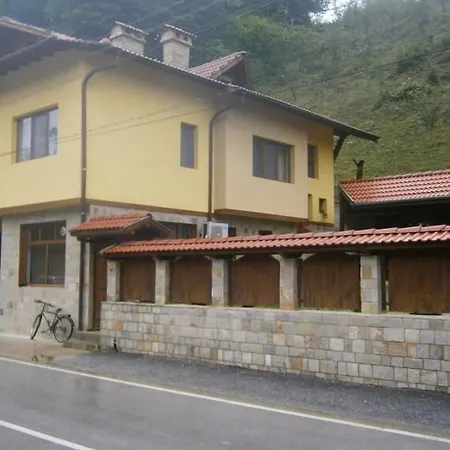 Guest house Dyskot Cherni Vit